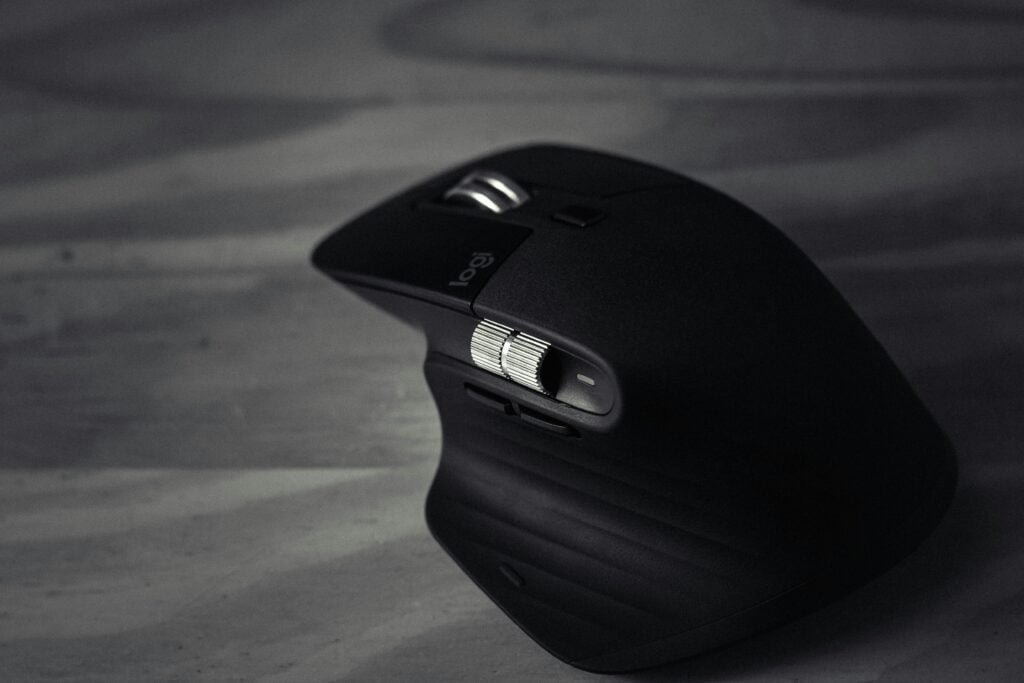 picture of a gaming mouse with programmable features